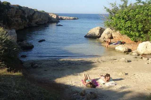 Monopoli, la spiaggia ritrovata: "Porto Marzano piccolo" di nuovo accessibile a tutti
